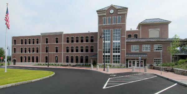  Governor McKee, RIDOH, RIDOT Announce Public Drive-through COVID-19 Vaccination Clinic at Wickford Train Station