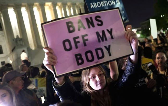  Report: Draft Opinion Shows US Supreme Court to Overturn Abortion Rights