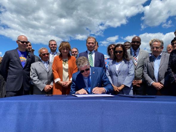  Governor McKee Signs Historic Legislation Requiring 100% of Rhode Island’s Electricity to be Offset by Renewable Energy by 2033