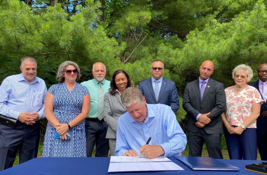  Governor McKee Signs Legislation to Protect and Restore Water Levels in Johnson’s Pond