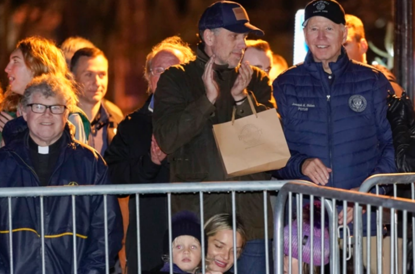  Biden, Family Attend Christmas Tree Lighting on Nantucket
