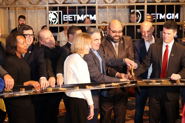  Mayor Domenic Sarno and Boston Hockey Legend Ray Bourque Place Massachusetts’ First Sports Wager at MGM Springfield with BetMGM