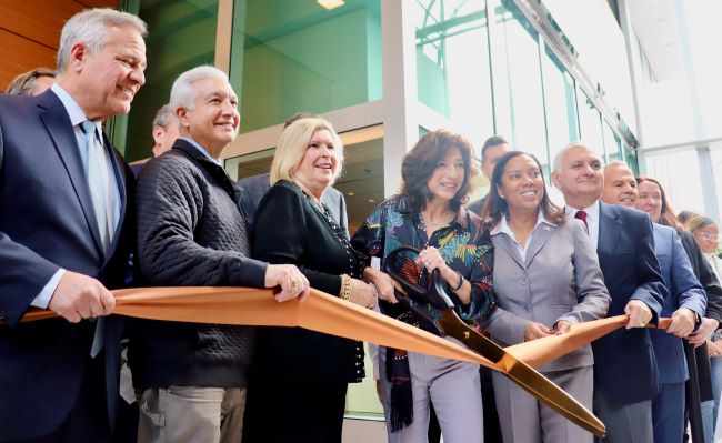  Reed Helps Cut Ribbon for Hope & Main’s Downtown Makers Marketplace in Providence
