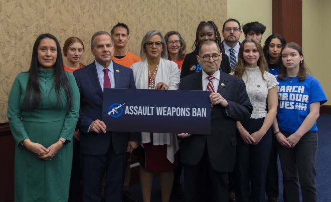  Cicilline, Gun Violence Survivors Introduce Assault Weapons Ban