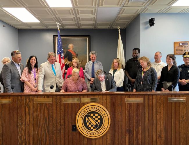  Warren Signs Learn365RI Municipal Compact, Commits to Increasing Out-of-School Learning Opportunities