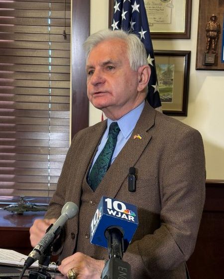  Senator Reed slams Trump’s “reckless and chaotic economic policies”