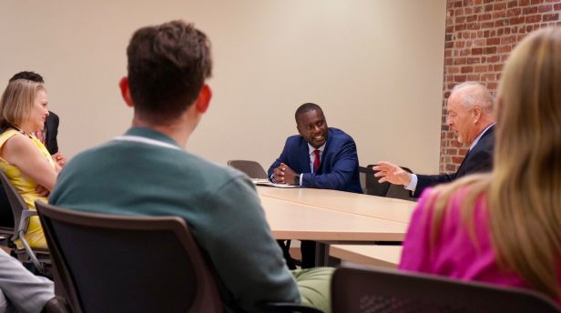  Amo Visits Community Health Centers to Uplift Vital Work in the Fight for Affordability During National Community Health Center Week
