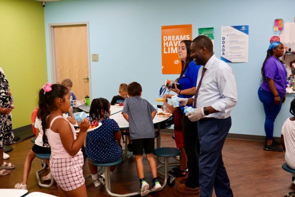  Amo Meets with Boys & Girls Club, Milagros Project in Woonsocket to Highlight Need for Summer Meals Programs in Fight for Affordability
